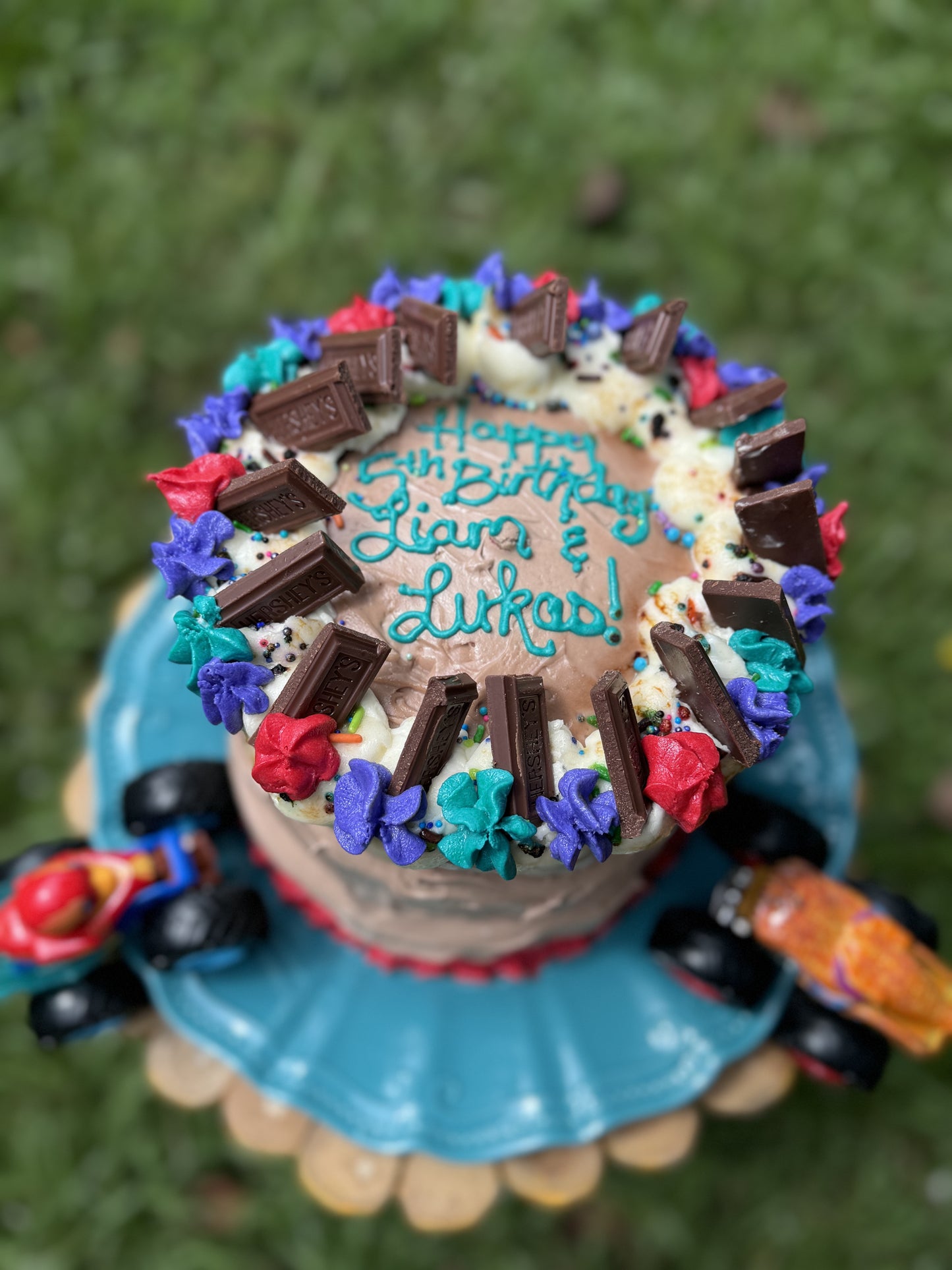 Buttercream 8-inch Round or Square Custom Cake