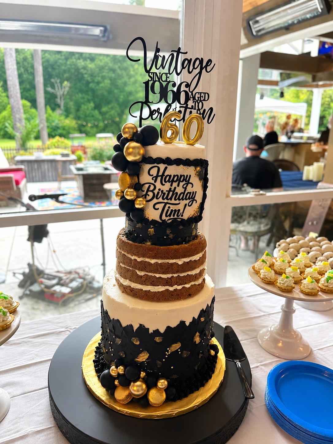 Hayward Hens Hybrid Cake (Delivery is a must!)