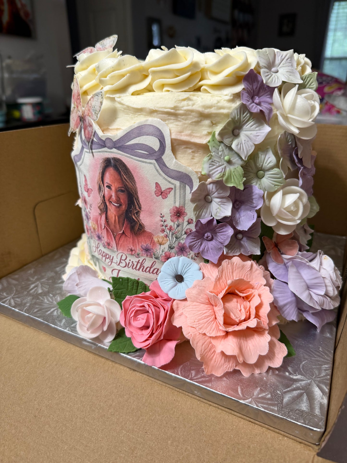 Themed One Tiered Cake (10-inch) with Fondant/Modeling Chocolate Components